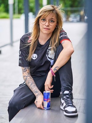 Vivian Schilling