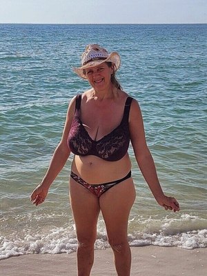 Busty Petra