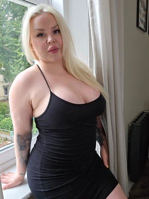 CurvyAnna