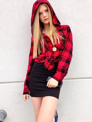 Elena Kampouris