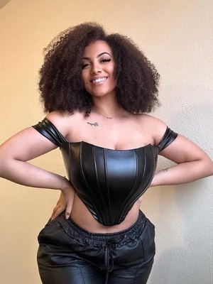 Ines (Plus Size Model)