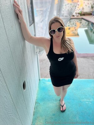 Jenna (RealHotWife4U)