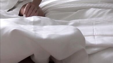 Sám s nevlastní matkou na dovolené - rodinná terapie - Alex Adams