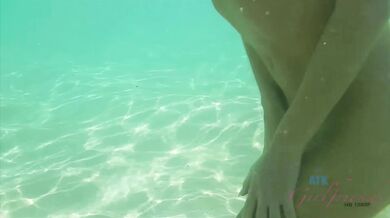 Zoe Bloom fucked on the beach