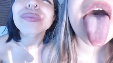 Amazing eye contact and lesbian kissing