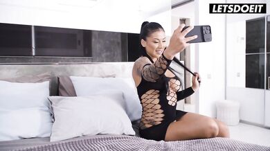 LATINA MILF - Perfect MILF Mariana Martix fucks neighbor with big dick