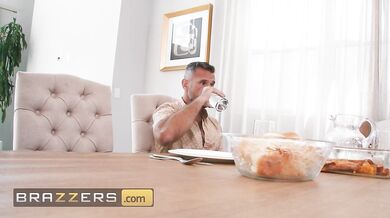 BRAZZERS - Sweet Sadie Rose Succumbs To Manuel Ferrara’s Temptation While Her Sister’s Away