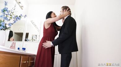 Perfect housewive Anissa Kate