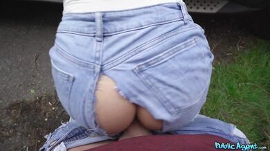 Tru Kait shows off really amazing ass