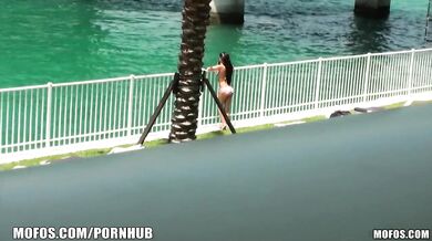 Newly single amateur model proves she knows how to fuck