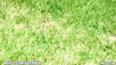 Newly single amateur model proves she knows how to fuck