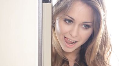 Riley Reid shows her sex drive