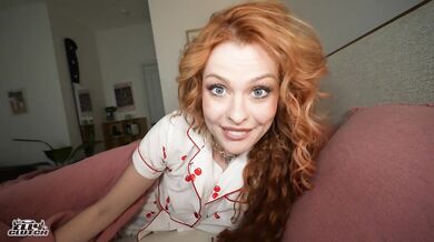 Sharing a bed with my girlfriend and her bff - gal ritchie, elly clutch