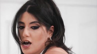 Sarah Arabic gets horny from looking forward to her wedding