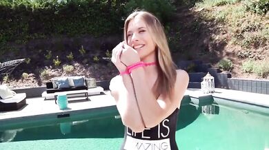 Anya Olsen stretches her tight asshole