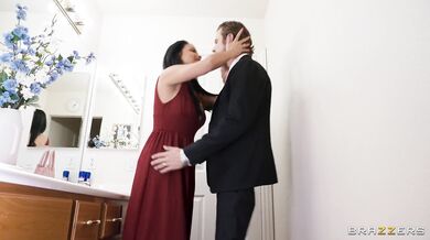 Perfect housewive Anissa Kate