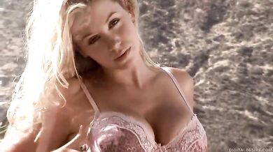 Blonde Alisha King fingers her pussy until she cums