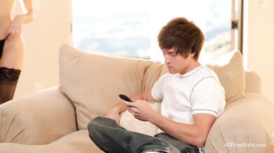 Riley Reid shows her sex drive