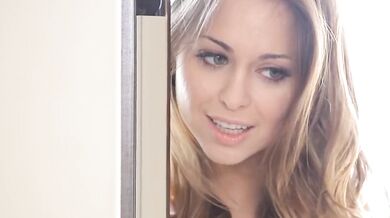 Riley Reid shows her sex drive