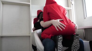 Short haired girl knows how to ride cock