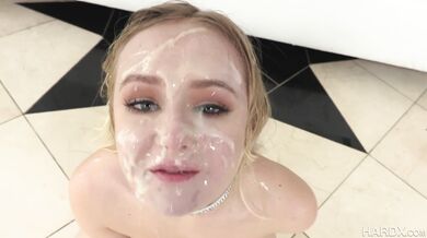 Natalia Queen in blowjob gangbang with bukkake