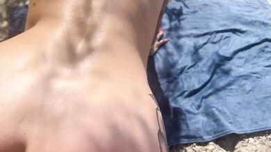 Fucking between strangers on public beach