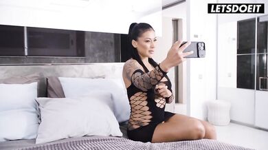 LATINA MILF - Perfect MILF Mariana Martix fucks neighbor with big dick