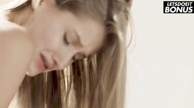 Perfect girlfriend Tiffany Tatum brought to orgasm by huge cock