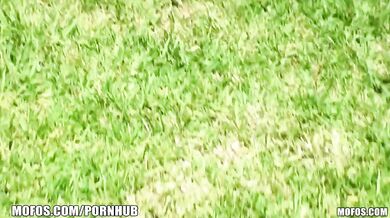 Newly single amateur model proves she knows how to fuck