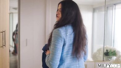 Cock-hungry realtor Penny Barber can't resist his hard dick