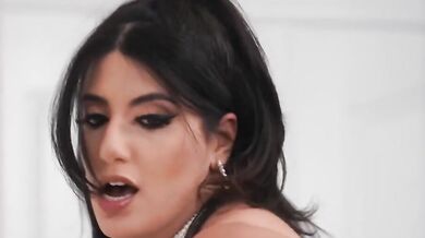 Sarah Arabic gets horny from looking forward to her wedding