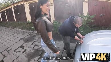 Carolina Guerrero moan while getting her pussy fucked in public